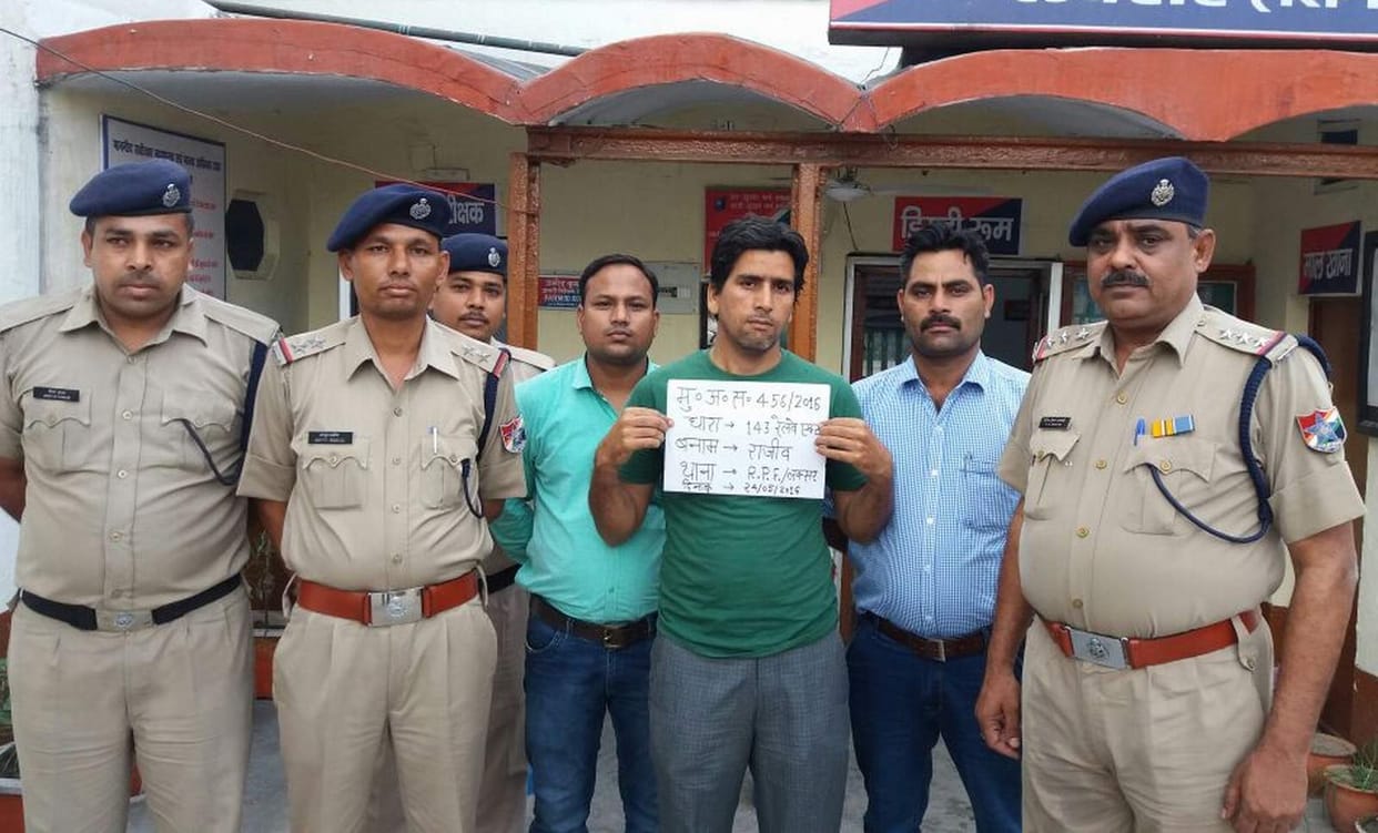 cyber cafe was running business of illegal ticketing
