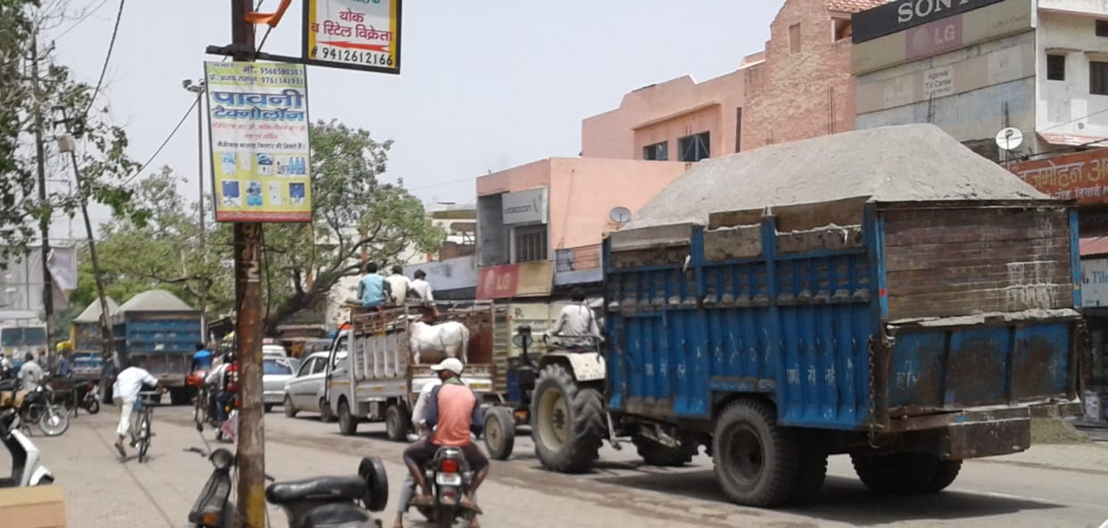 Man crushed by a tractor - trolley , death