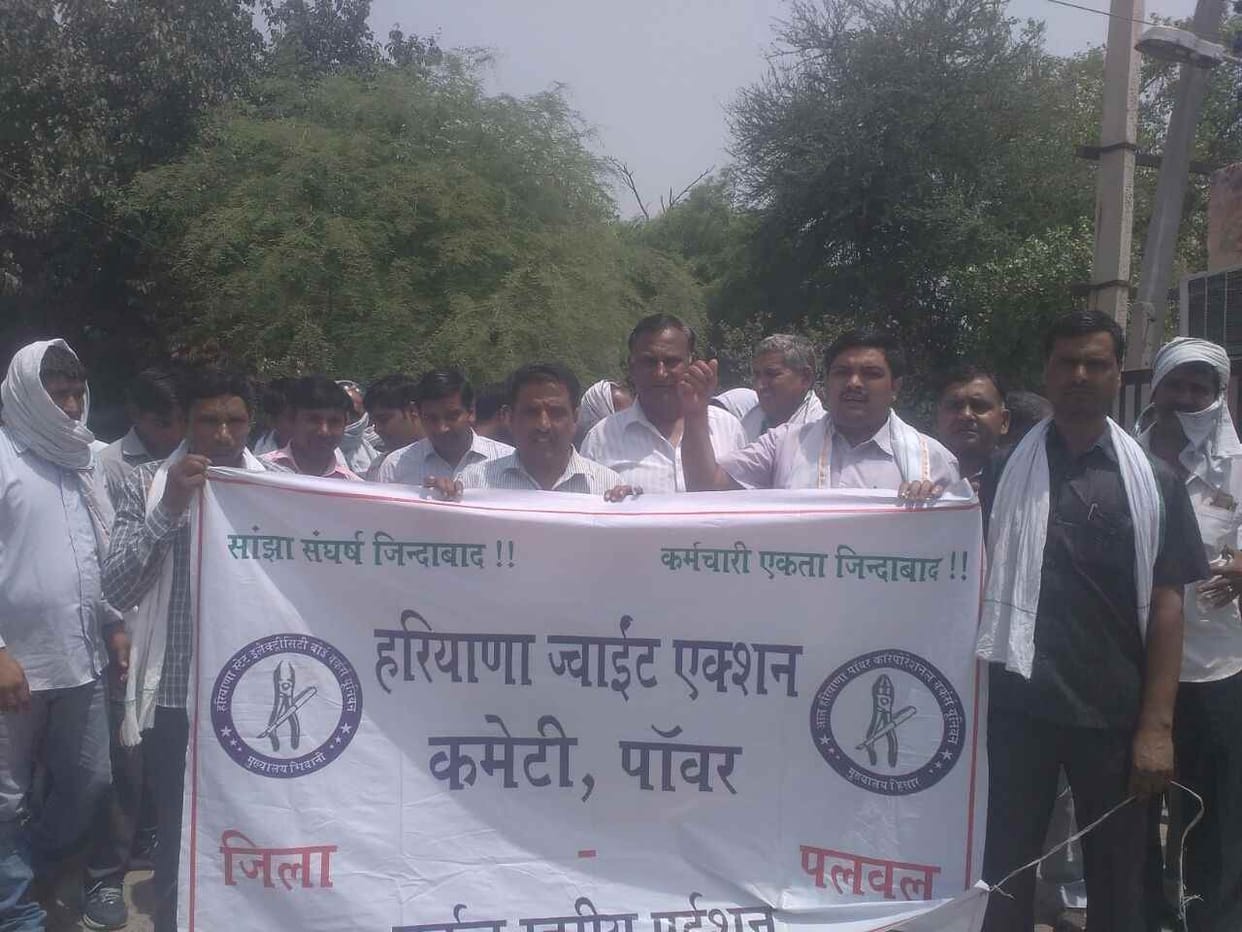 The seventh day of hunger strike by anti-government slogans employees