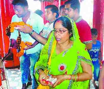 devotees gathered to worship Bajrangbali 