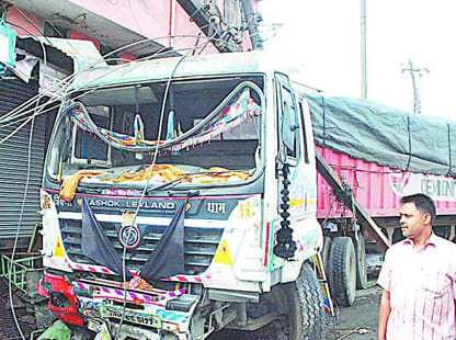 Uncontrolled truck rammed into stores