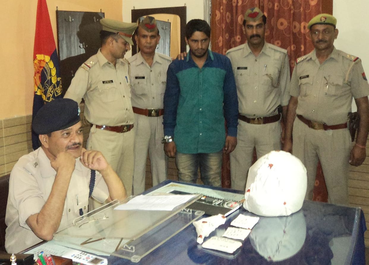 Encounter the robbers were arrested kingpin.