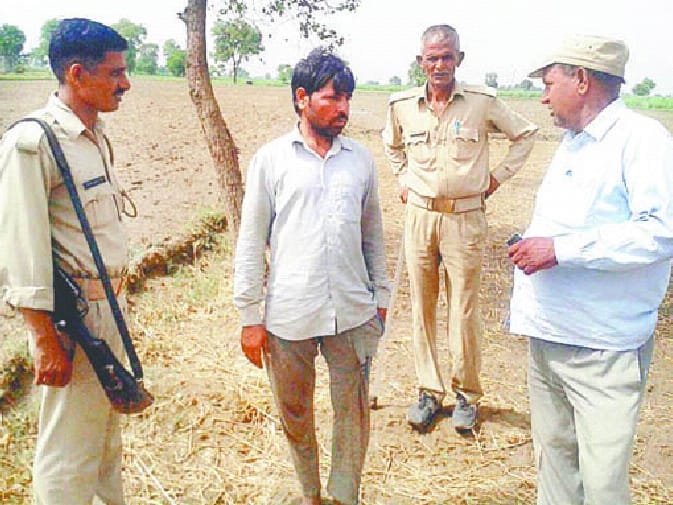 Leopard showing in the jungle again, panic