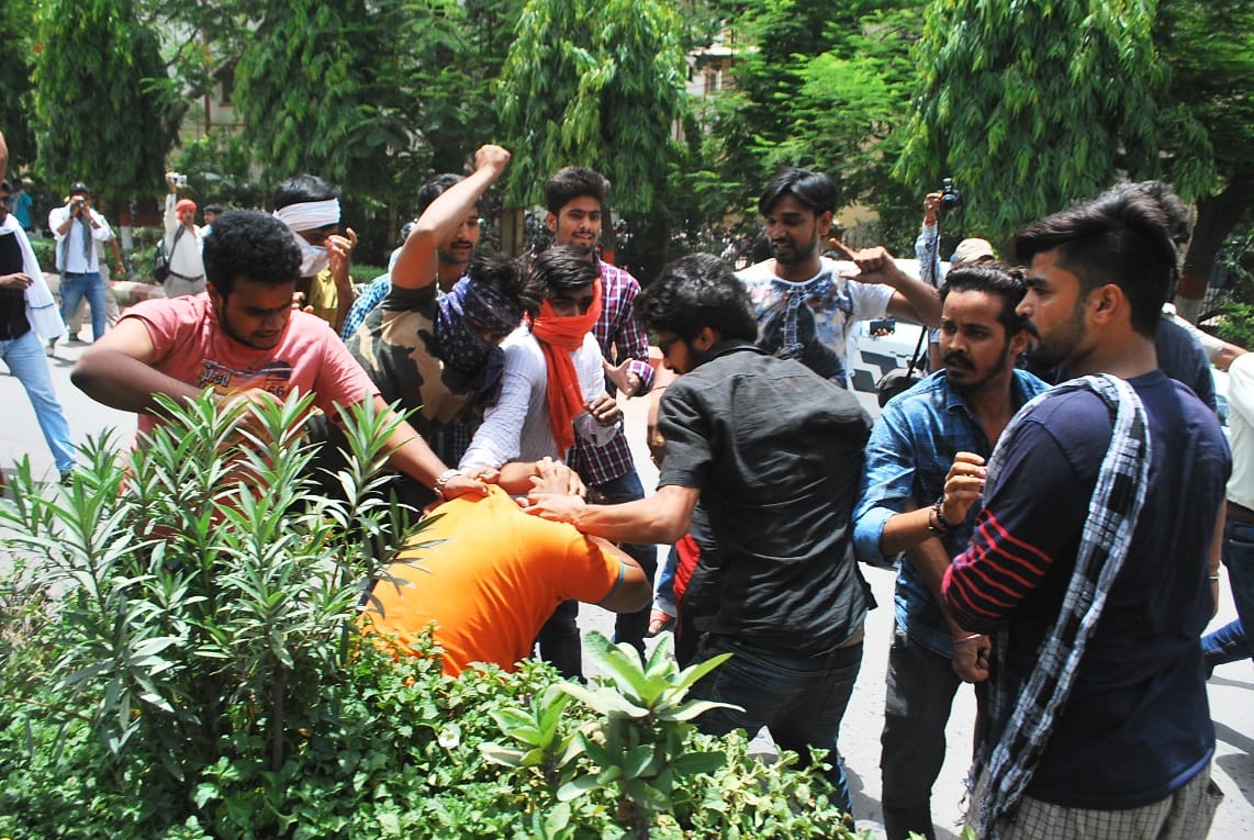 AAP Leader Assault in BHU, ABVP workers attack.
