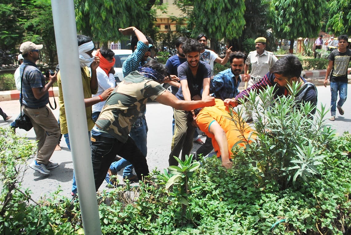 AAP Leader Assault in BHU, ABVP workers attack.