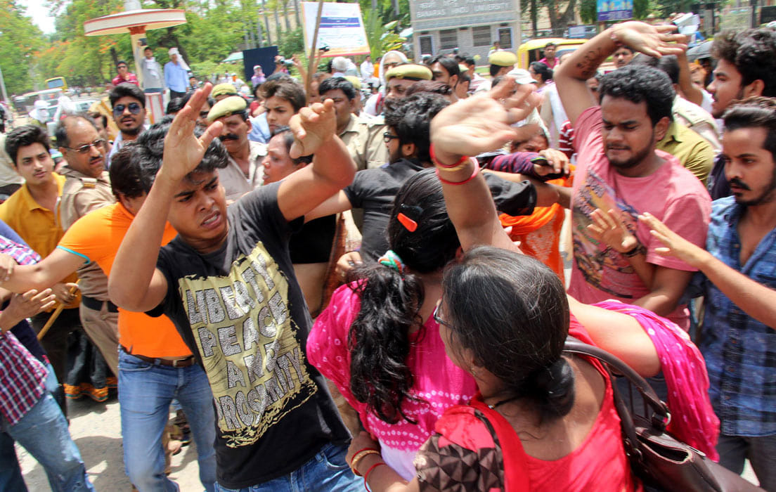 AAP Leader Assault in BHU, ABVP workers attack.