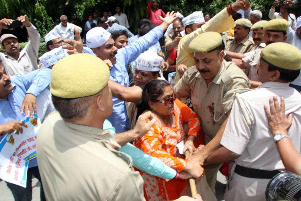 AAP Leader Assault in BHU, ABVP workers attack.