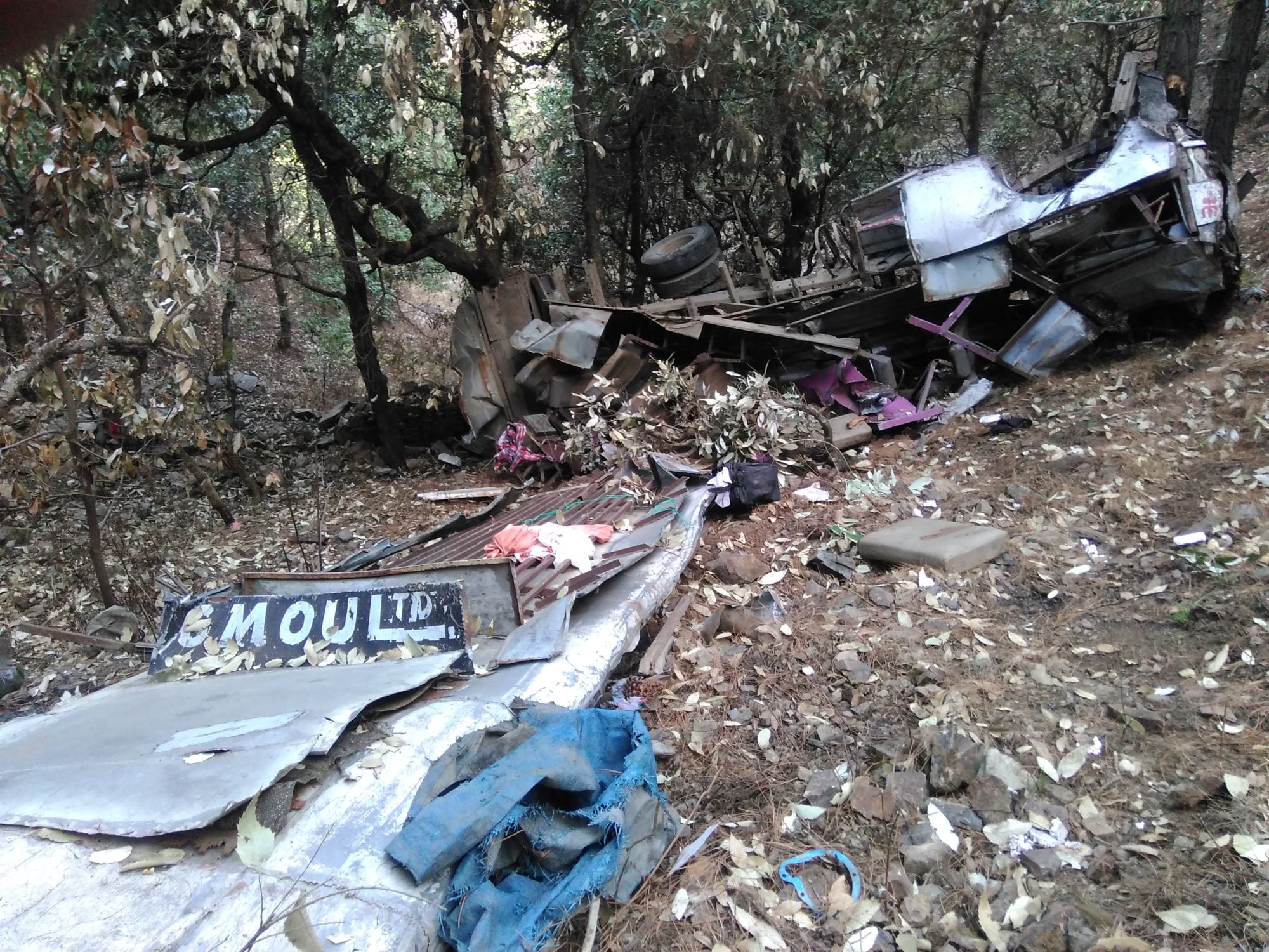 private bus fell into trench in almora, accident photos.