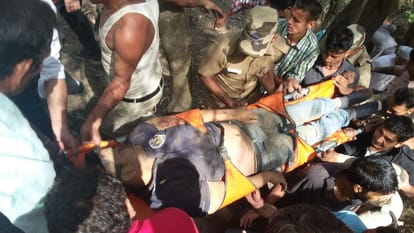 15 people were killed in road accident in almora