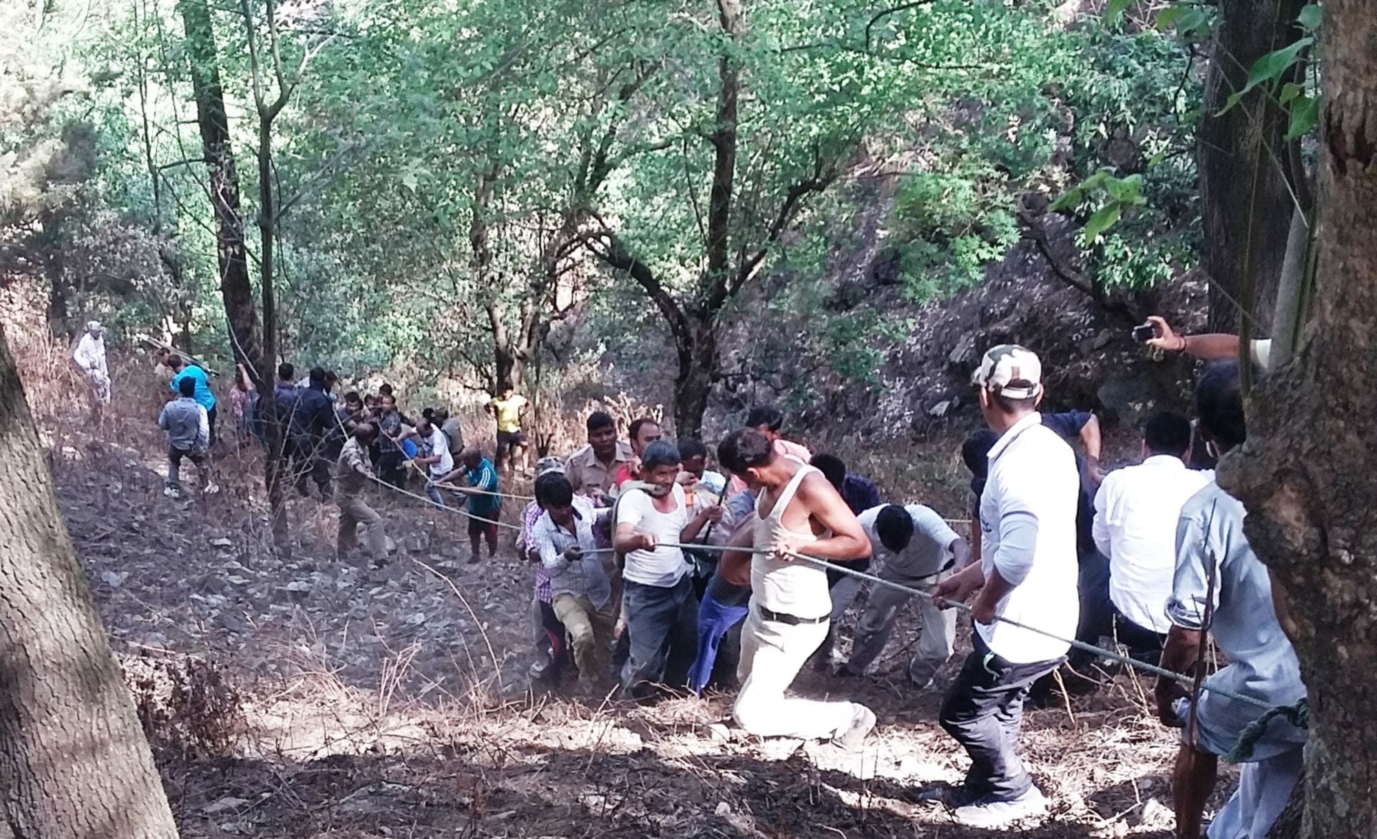private bus fell into trench in almora, accident photos.