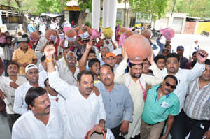 " Thirsting to call people , stop the torture '
