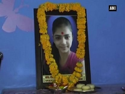Parents mourn dead daughter's 82.5 % in Class 10 boards