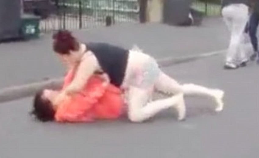 Shocking moment a vicious woman brutally beats up rival