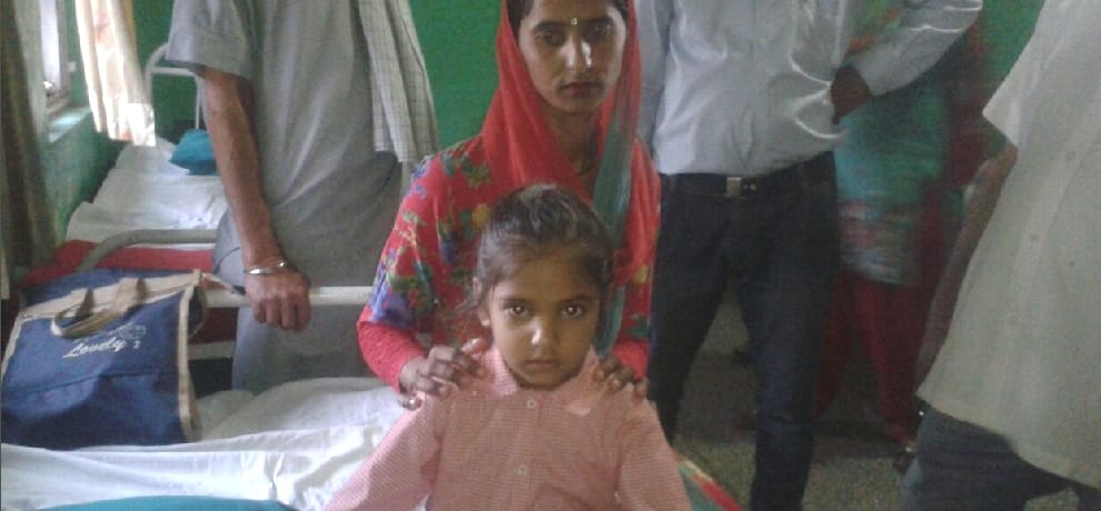 school teacher brutally beat 2nd class girl at hamirpur.