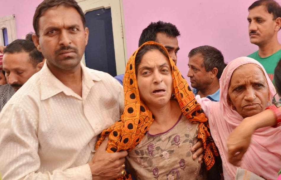 Thousand people attends funeral of manipur martyrs Baldev Sharma at bilaspur.