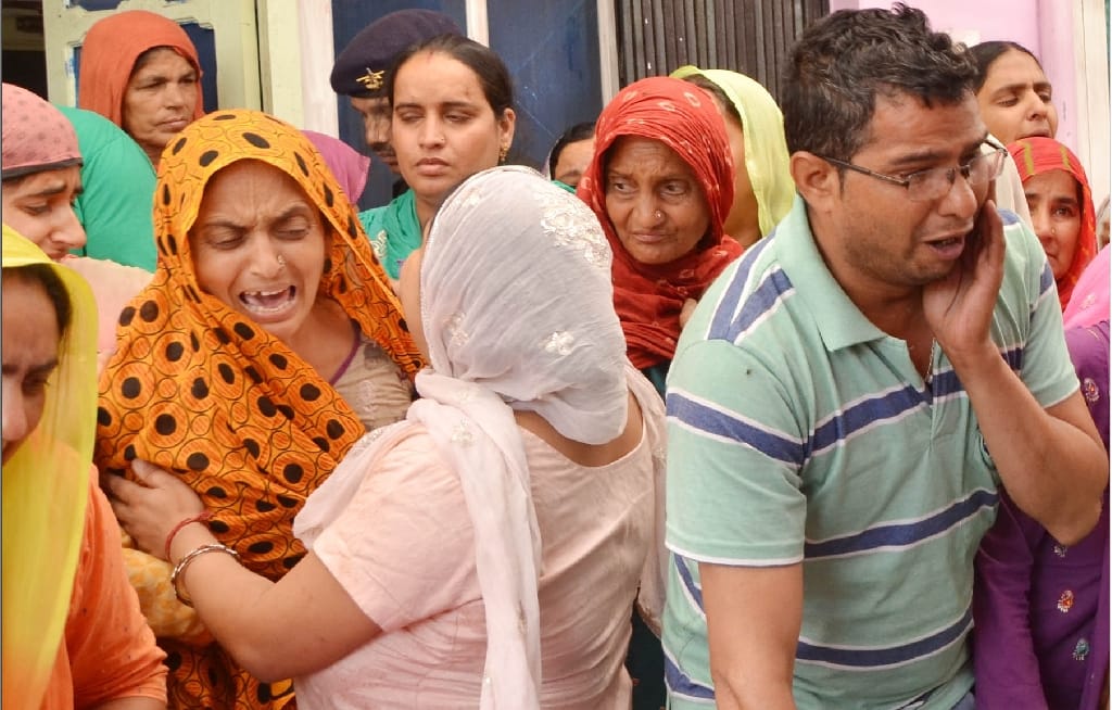 Thousand people attends funeral of manipur martyrs Baldev Sharma at bilaspur.