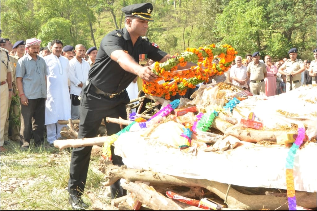 Thousand people attends funeral of manipur martyrs Baldev Sharma at bilaspur.