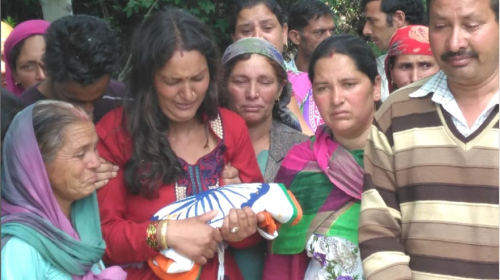 Funeral ceremony for martyr Bhupender kumar held at mandi, himachal.