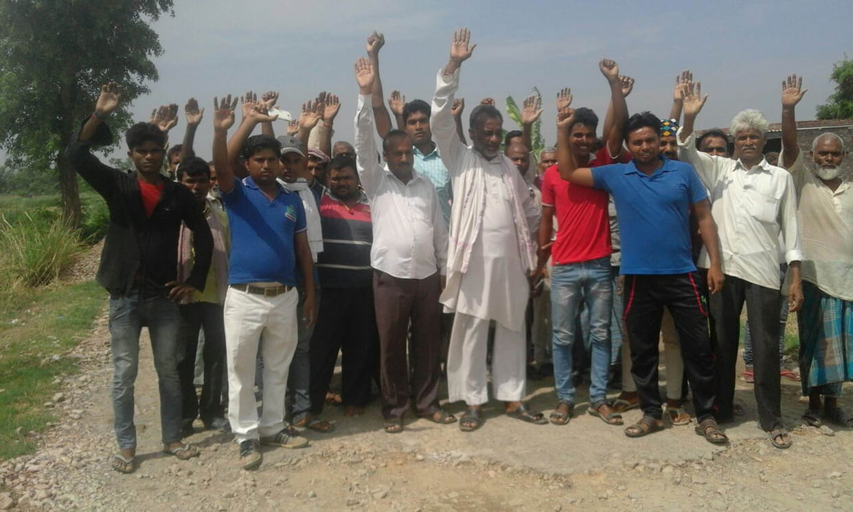 prtest for road repairing