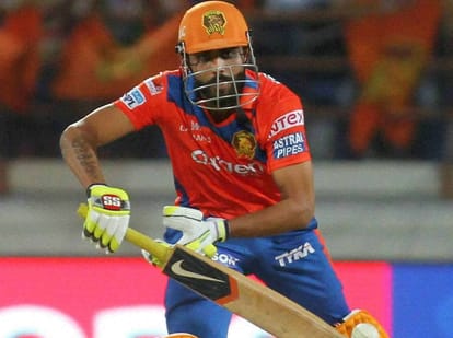 IPL 10 Harbhajan Singh played Gilli-Danda & Ashish Nehra and Yuvraj singh did dance