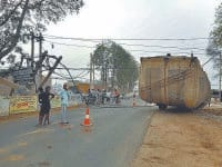 16 hours black out in fatehabad, tractor trolly touched electricity wire