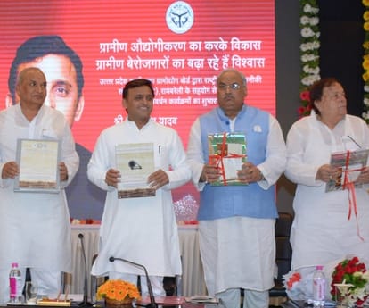 cm akhilesh will distribute charkha with laptop