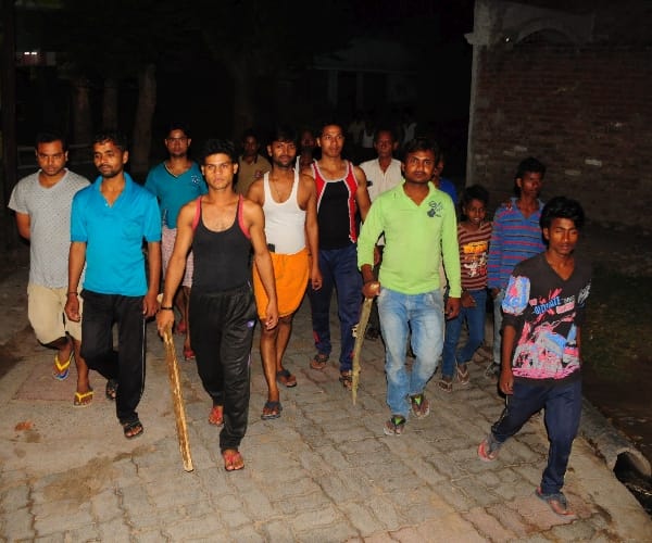 Firing between villagers and goons in a village in Lucknow.
