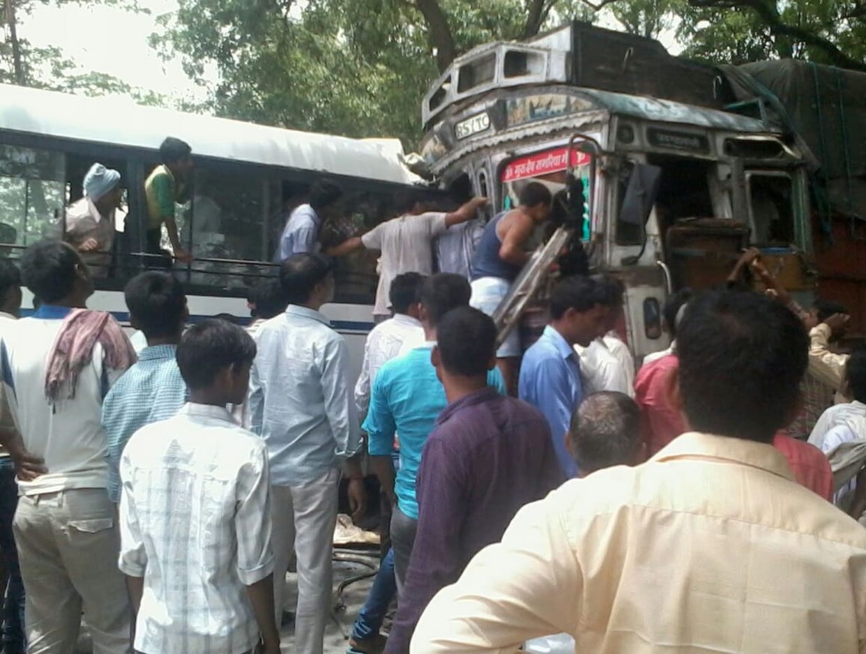 Dggamar bus collided with the truck, 17 passengers injured