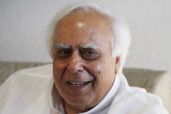 Rajyasabha: fight between kapil sibbal and satish sharma