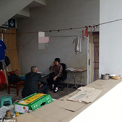 parents lived in toilet for past 10 years