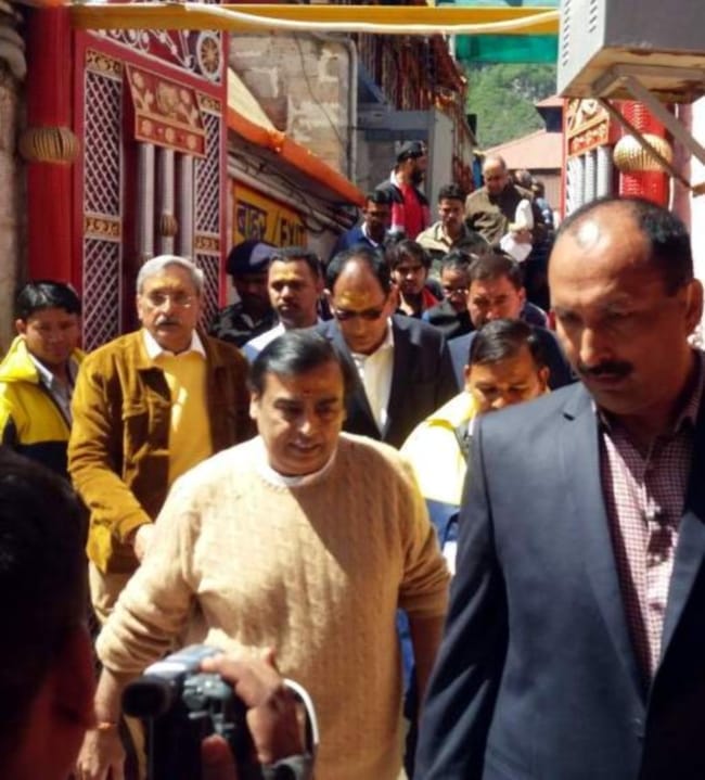 mukesh ambani visit badrnath and kedarnath dham with son.
