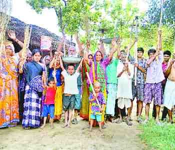 Villagers protest for carry water 