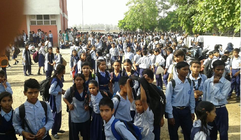 student beaten by principal, rampage by parents in school