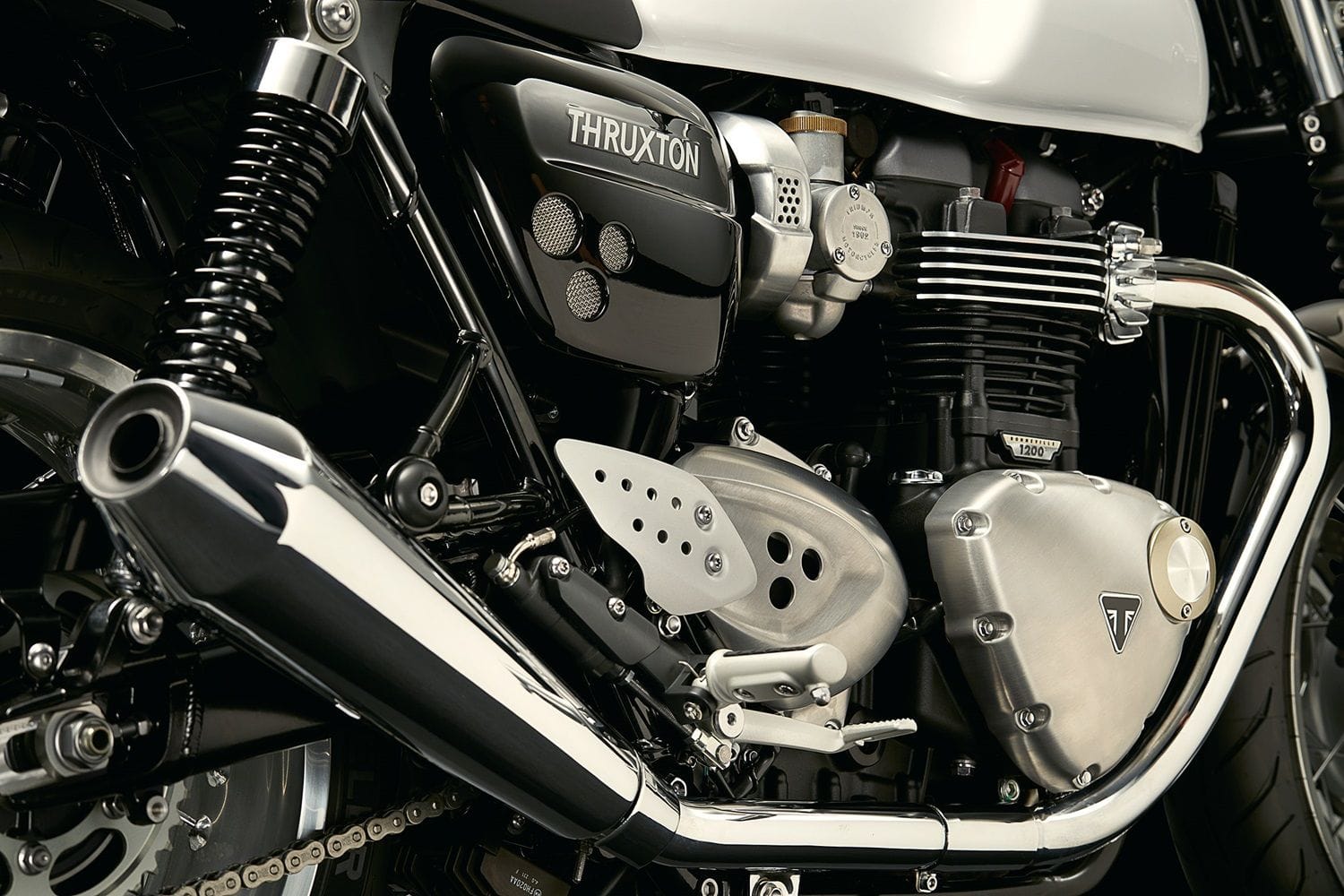 2016 Triumph Thruxton R To Be Launched In India on June 3