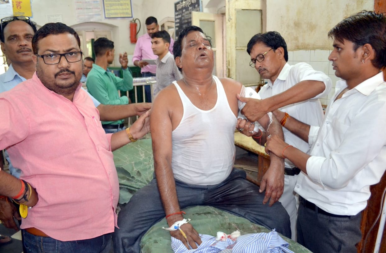 Bookkeeper shot lakh looted in broad daylight