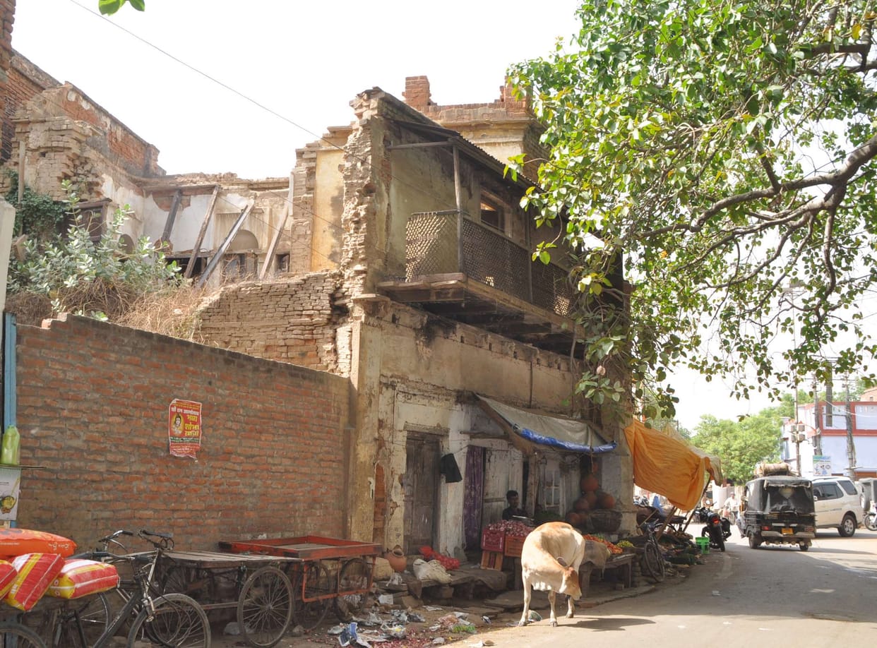 16 buildings of the city are on the verge of falling