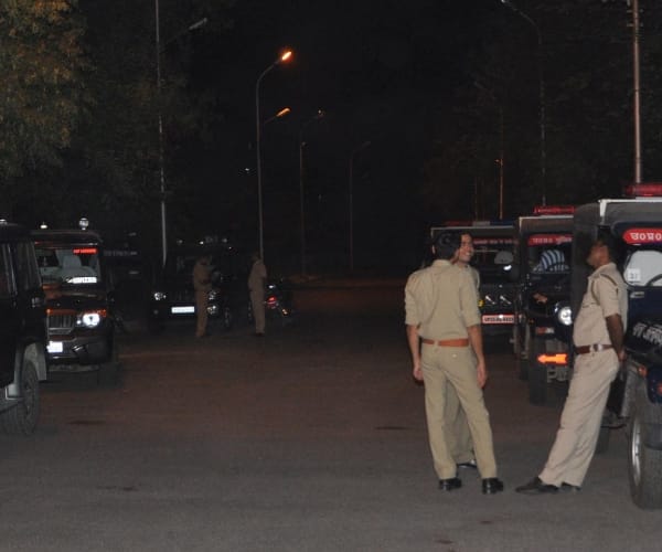 25 thousand looted from two brothers