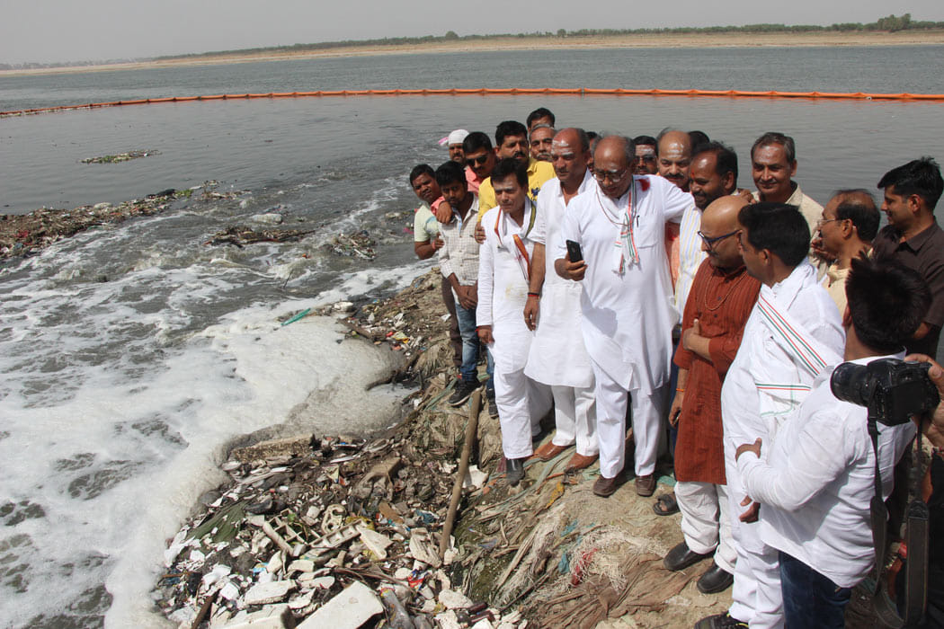 Congress leader Digvijay Singh today concluded his over six-month-long 'Narmada Yatra' 
