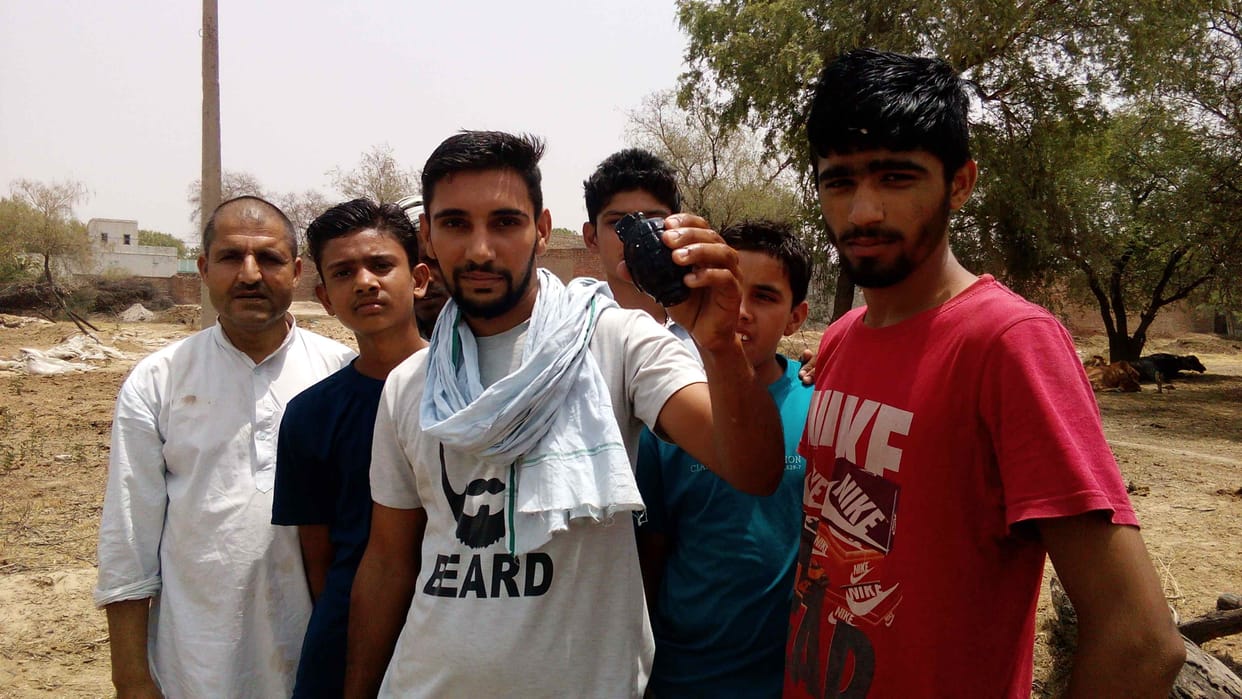 Maham hand grenades out of the pond in the child's dip , the diffuse squad