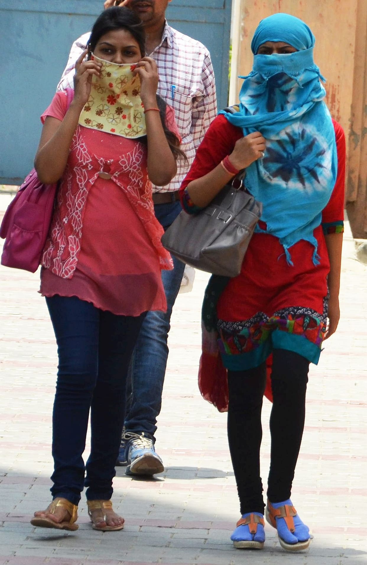 temperature 41 degrees, while people suffering.
