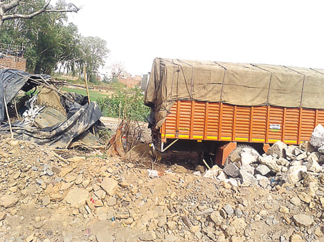 Uncontrolled truck rammed into kiosk, teenager injured