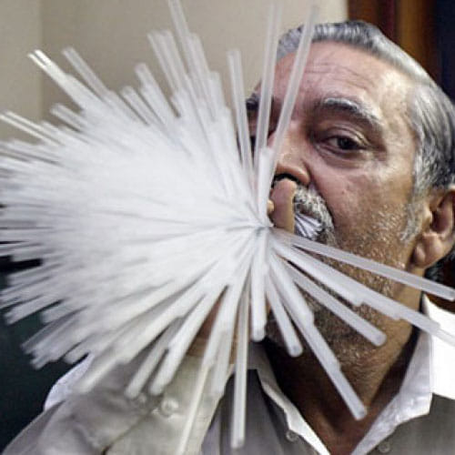 man removes all teeths to get in the Guinness Book of Records