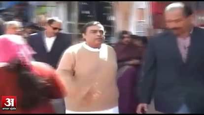 Mukesh ambani offer prayer at badrinath dhaam