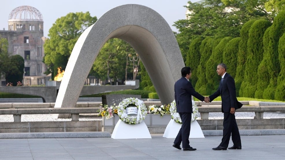 barack obama pays tribute in hiroshima 