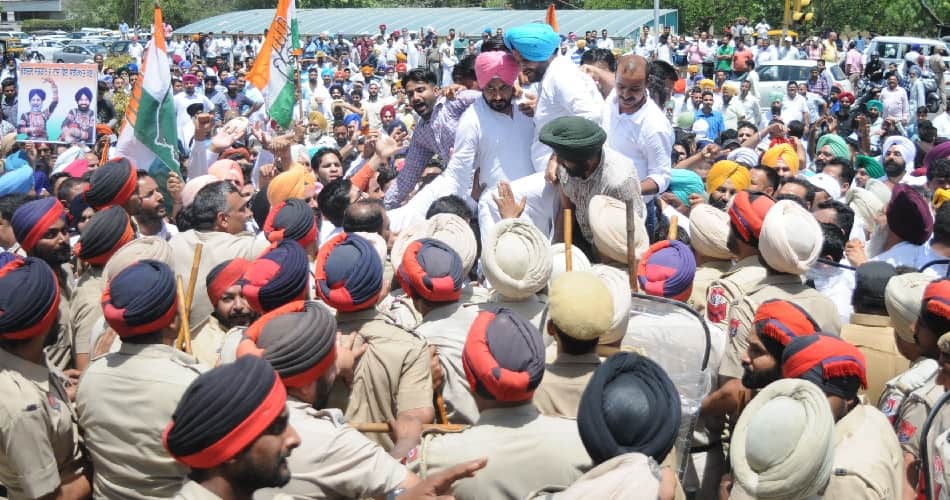 police lathicharge and water cannon use on congress workers in ludhiana