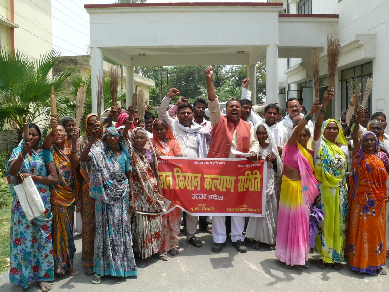 Protests for land compensation in Azamgarh
