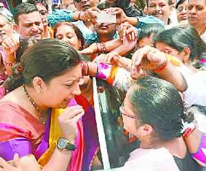 In Amethi Rahul deduct Glamour: Smriti