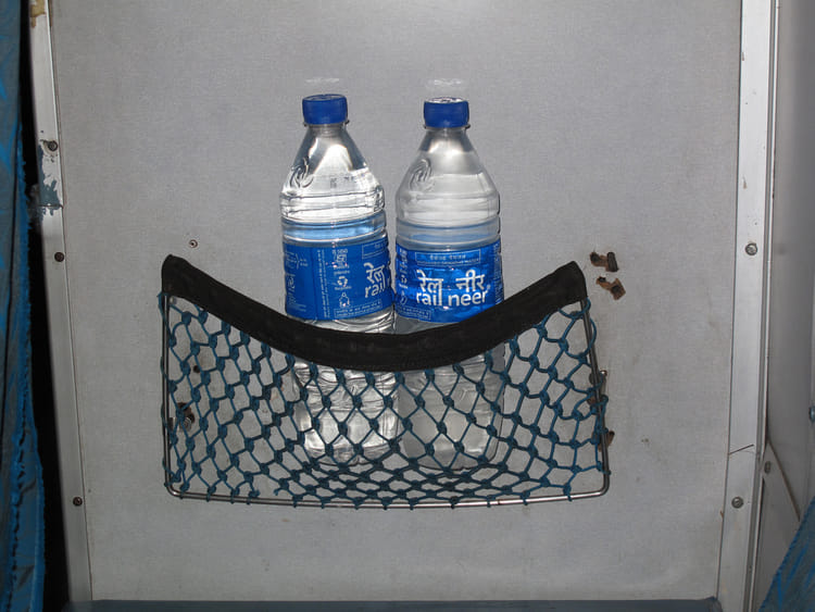 Five People Of Pantry Staff Arrested Accused Of Assaulting Couple Amar Ujala Hindi News Live