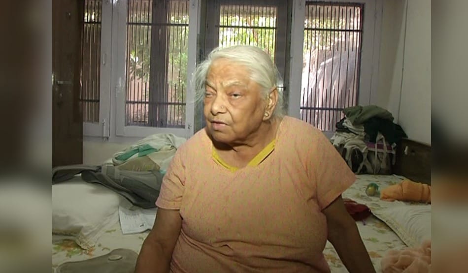 gold chain snatching with 2 elderly women in chandigarh