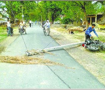 Many pole fallen from storm and water, power derail
